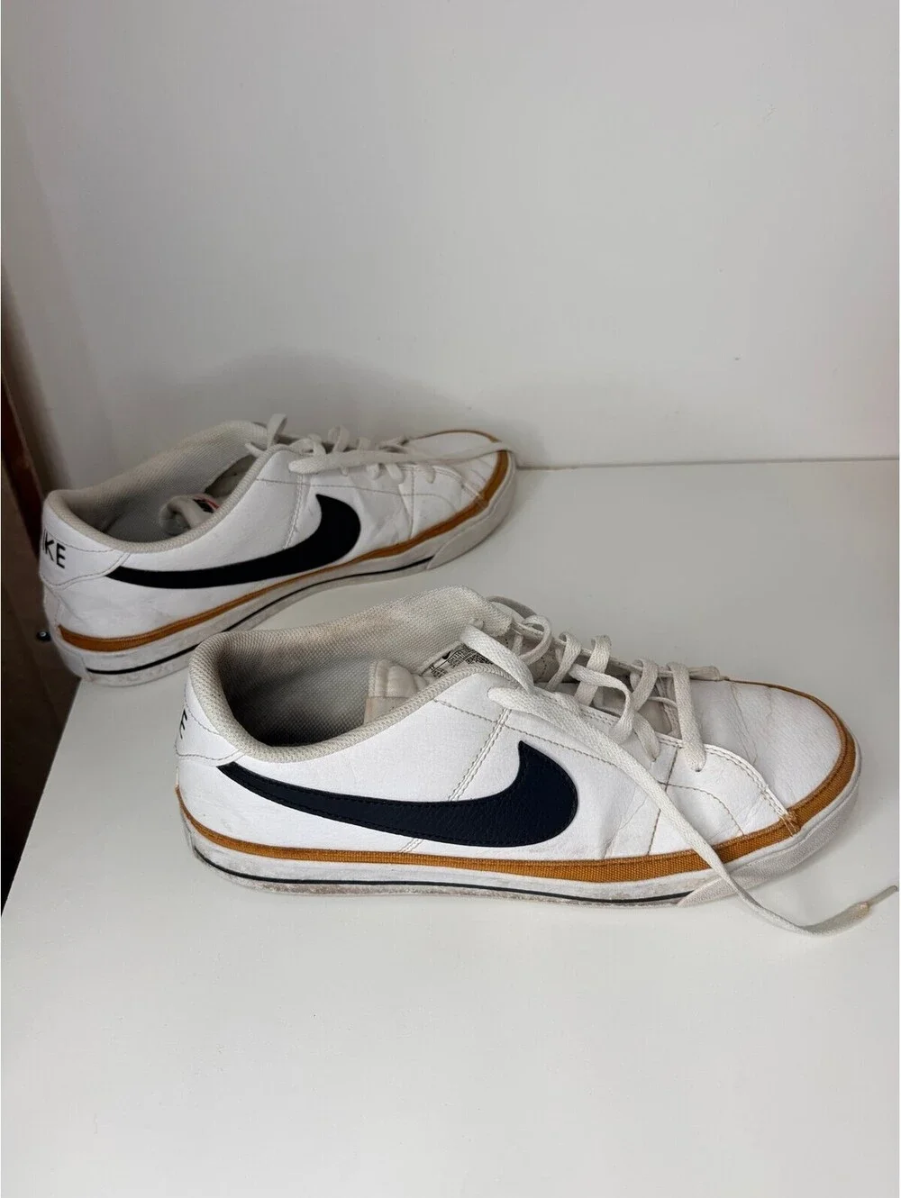 Nike Sweet Classic low top sneakers white size 12 or womens 13.5